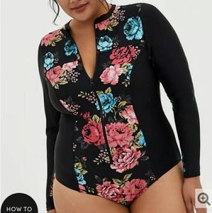 New Torrid Swimsuit 6x NWT